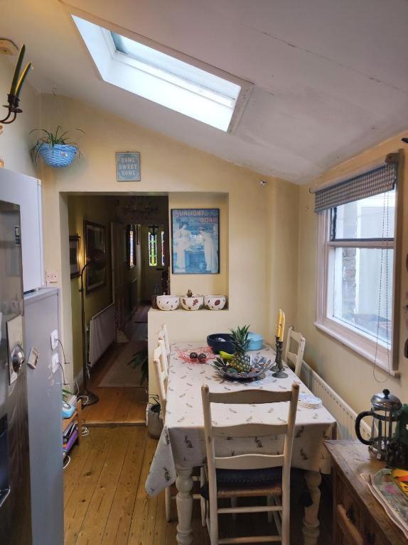 Cosy London Double Room Near Wimbledon ภายนอก รูปภาพ