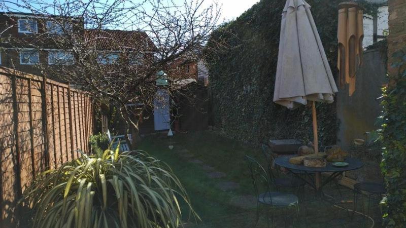 Cosy London Double Room Near Wimbledon ภายนอก รูปภาพ