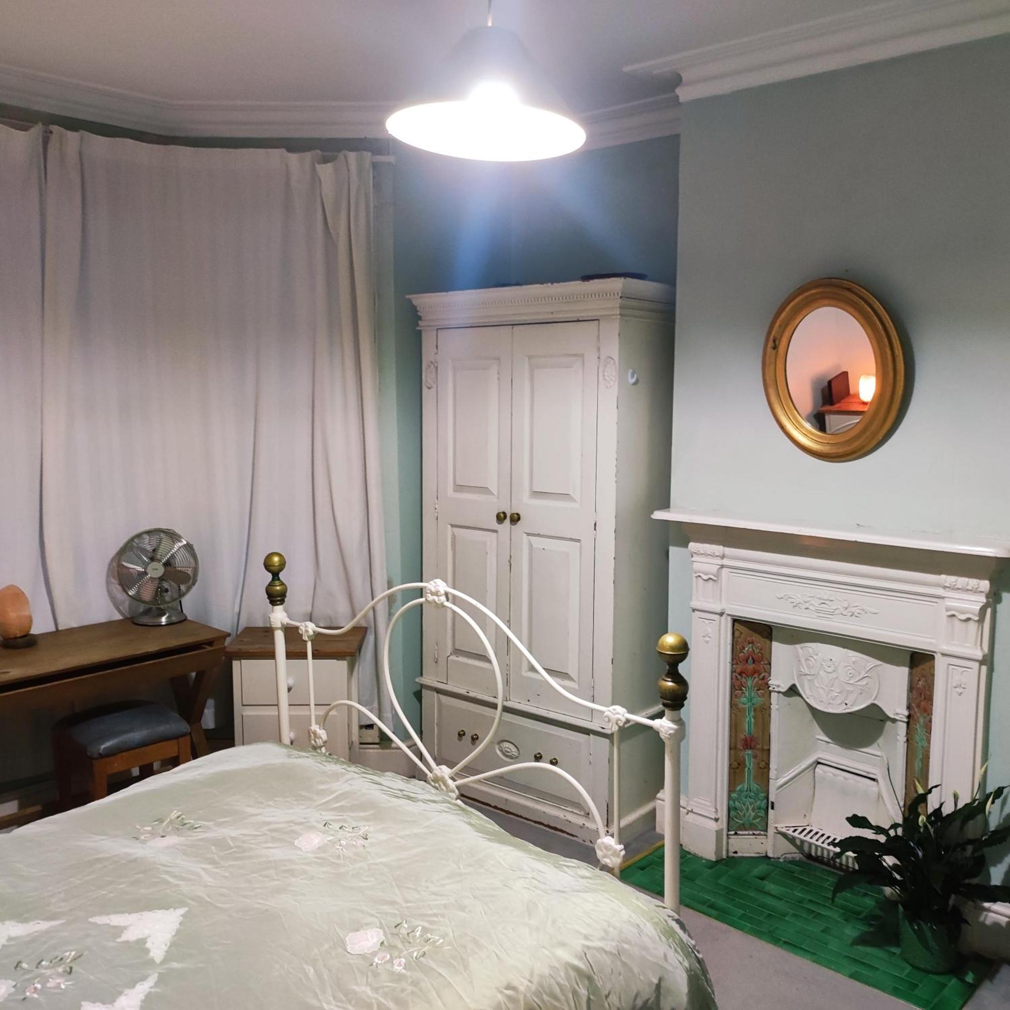 Cosy London Double Room Near Wimbledon ภายนอก รูปภาพ